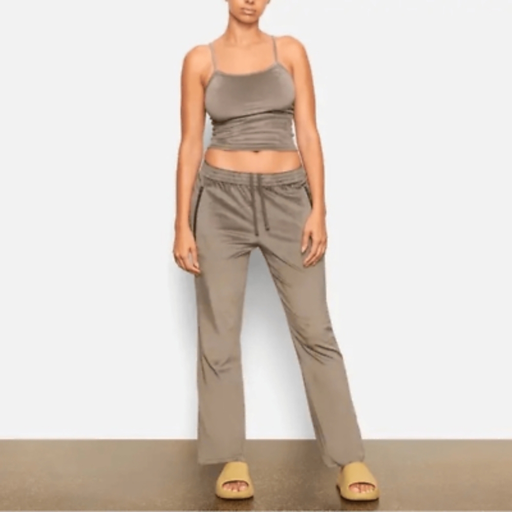 NWT SKIMS Velour Wide Leg Track Pants: Gunmetal